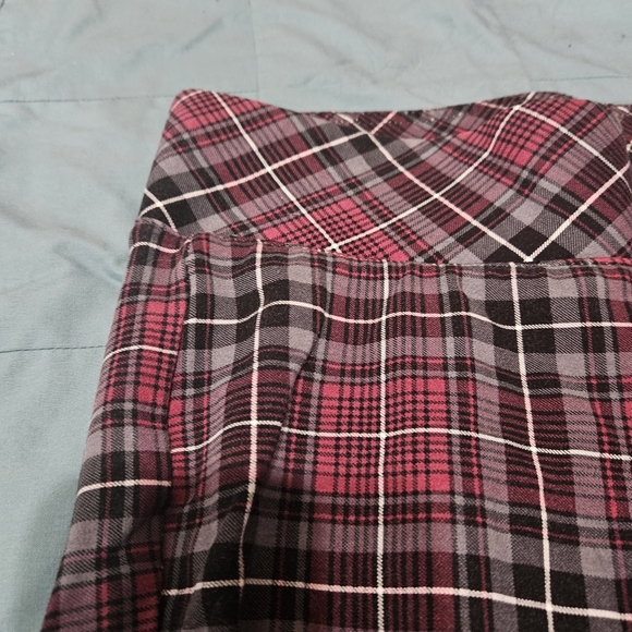 Torrid women's pink black and grey plaid pants - Picture 2 of 11